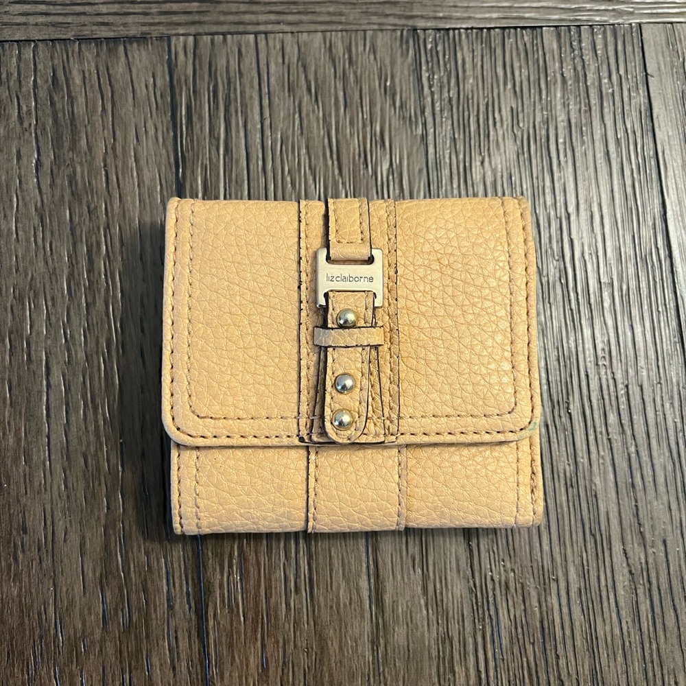 liz claiborne wallet in a perfect condition as new